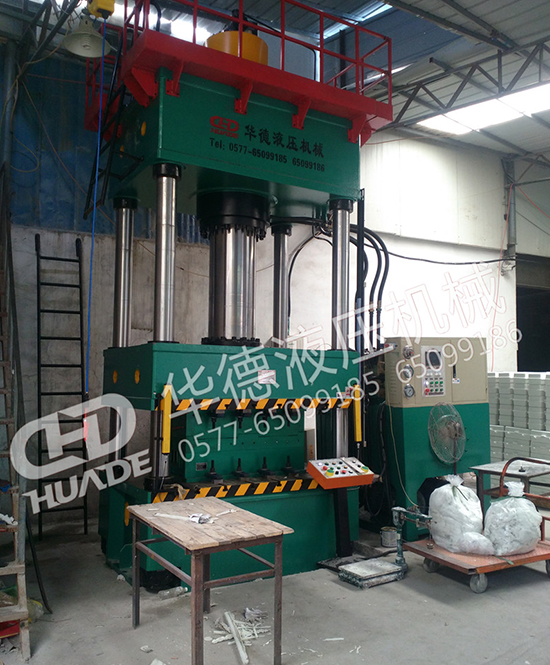 HDY71係列四柱液壓機(ji)