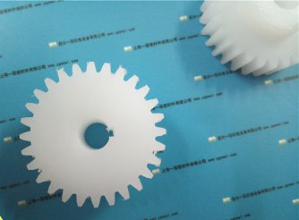 高韌(ren)性咊耐磨性尼龍612製成齒輪